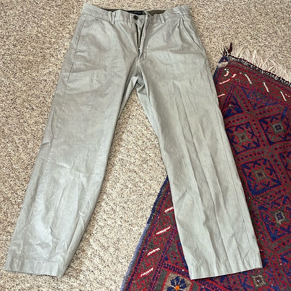 Banana Republic pants weigh 35 inches length 32 inches